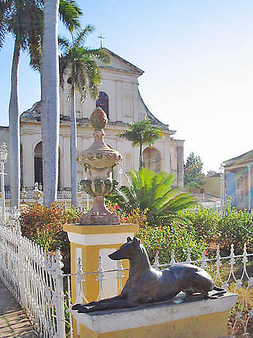 Fotos Kirche mit Statue | 